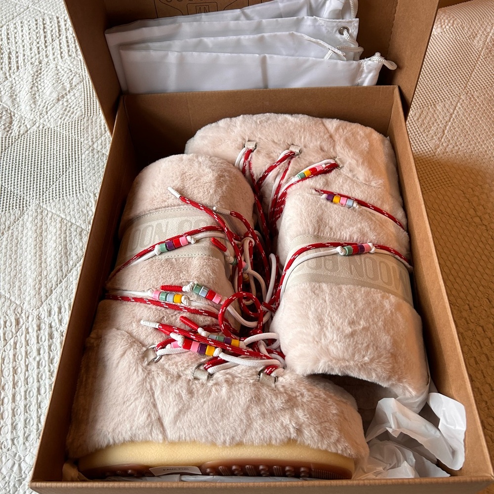 Women’s Icon Faux Fur Beads Moon Boots